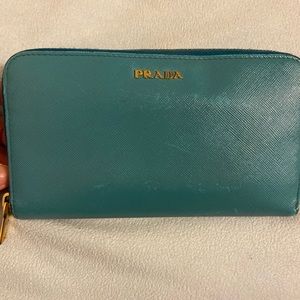 ❤️Authentic Prada wallet ❤️